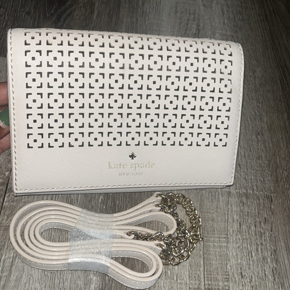 💎✨EXCELLENT💎✨Kate Spade White Geometric Perforated Crossbody Bag - Picture 15 of 16